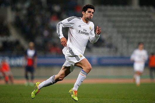 PARIS, FRANCE - MARCH 11: Enzo Fernandez (son of Zinedine Zidane) of Real Madrid in action during the UEFA Youth League Quarter Final match between Paris Saint-Germain FC and Real Madrid at Stade Charlety on March 11, 2014 in Paris, France. (Photo by Dean Mouhtaropoulos/Getty Images) PARIS, FRANCE - MARCH 11: Enzo Fernandez (son of Zinedine Zidane) of Real Madrid in action during the UEFA Youth League Quarter Final match between Paris Saint-Germain FC and Real Madrid at Stade Charlety on March 11, 2014 in Paris, France. (Photo by Dean Mouhtaropoulos/Getty Images)