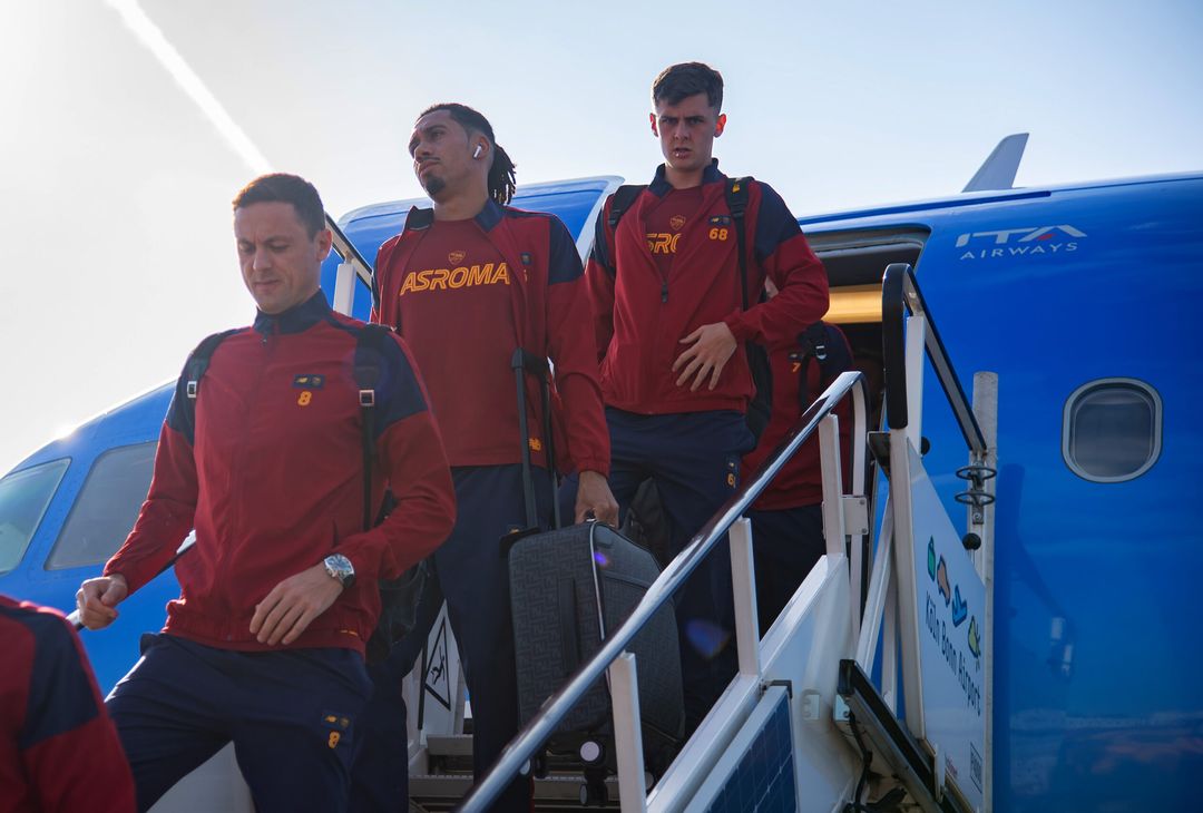 Roma in viaggio verso Leverkusen: presenti Dybala e gli indisponibili – FOTO GALLERY - immagine 17