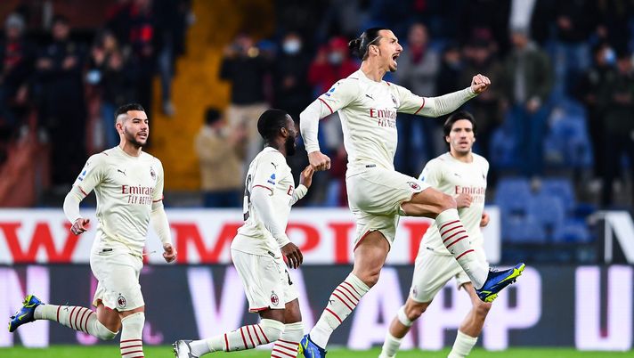GENOA, ITALY - DECEMBER 1: Zlatan Ibrahimovic of Milan (2nd from R) celebrates with his team-mates after scoring a goal on a free-kick during the Serie A match between Genoa CFC and AC Milan at Stadio Luigi Ferraris on December 1, 2021 in Genoa, Italy. (Photo by Getty Images) SportMediaset: “Ibrahimovic a 40 anni è ancora decisivo e trascinatore” - immagine 1