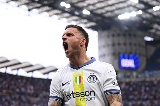 Como, tentato furto nella villa di Arnautovic: violenta colluttazione, uomo ferito da…- immagine 2