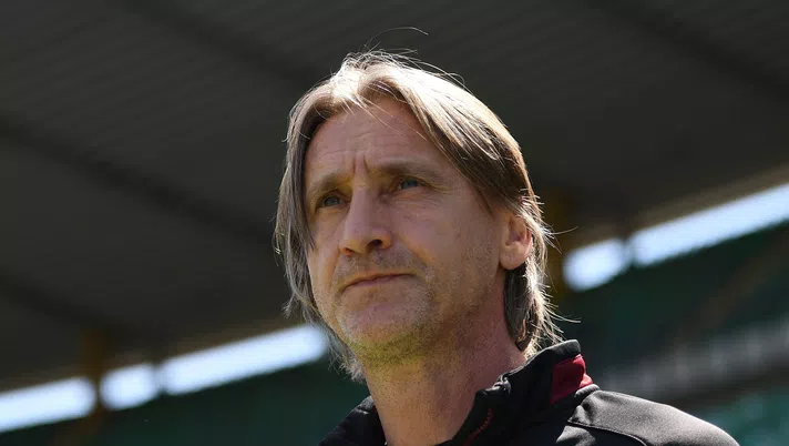 VERONA, ITALY - MAY 09:  Davide Nicola head coach of Torino FC  looks on prior to the Serie A match between Hellas Verona FC  and Torino FC at Stadio Marcantonio Bentegodi on May 09, 2021 in Verona, Italy. Sporting stadiums around Italy remain under strict restrictions due to the Coronavirus Pandemic as Government social distancing laws prohibit fans inside venues resulting in games being played behind closed doors. (Photo by Alessandro Sabattini/Getty Images)