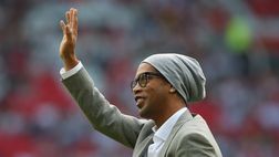 VIDEO Barcellona, Ronaldinho show: il brasiliano impazzisce a ritmo di musica
