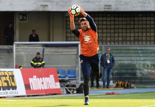  VERONA, ITALY - APRIL 14: Salvatore Sirigu goalkeeper of Torino FC players during warms up before the serie A match between AC Chievo Verona and Torino FC at Stadio Marc'Antonio Bentegodi on April 14, 2018 in Verona, Italy. (Photo by Dino Panato/Getty Images) 