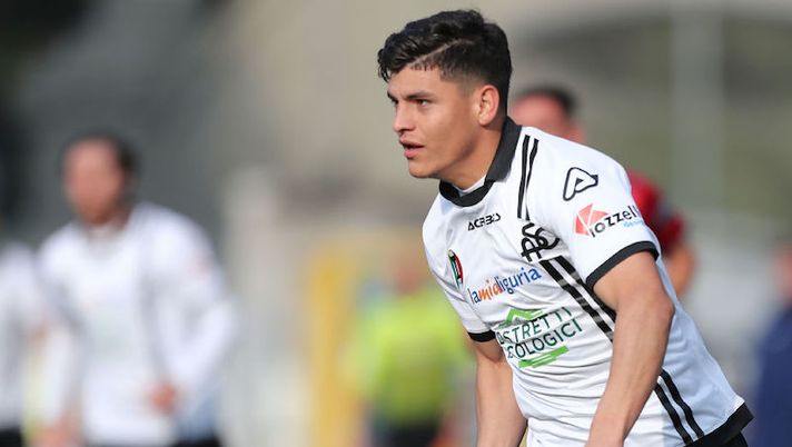 LA SPEZIA, ITALY - MARCH 12: Kevin Andrés Agudelo Ardila of Spezia Calcio in action during the Serie A match between Spezia Calcio and Cagliari Calcio at Stadio Alberto Picco on March 12, 2022 in La Spezia, Italy. (Photo by Gabriele Maltinti/Getty Images) Spezia, le indicazioni dalla prima uscita di Gotti: dal modulo al doppio Agudelo - immagine 1