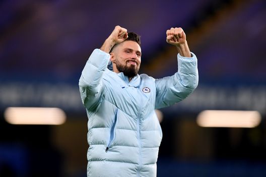 LONDON, ENGLAND - DECEMBER 05: Olivier Giroud celebrates his sides victory following the Premier League match between Chelsea and Leeds United at Stamford Bridge on December 05, 2020 in London, England. A limited number of fans are welcomed back to stadiums to watch elite football across England. This was following easing of restrictions on spectators in tiers one and two areas only. (Photo by Daniel Leal-Olivas - Pool/Getty Images) LONDON, ENGLAND - DECEMBER 05: Olivier Giroud celebrates his sides victory following the Premier League match between Chelsea and Leeds United at Stamford Bridge on December 05, 2020 in London, England. A limited number of fans are welcomed back to stadiums to watch elite football across England. This was following easing of restrictions on spectators in tiers one and two areas only. (Photo by Daniel Leal-Olivas - Pool/Getty Images)