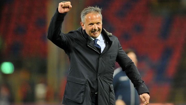 BOLOGNA, ITALY - MAY 13: Sinisa Mihajlovic head coach of Bologna FC celebrates at the end of  the Serie A match between Bologna FC and Parma Calcio at Stadio Renato Dall'Ara on May 13, 2019 in Bologna, Italy. (Photo by Mario Carlini / Iguana Press/Getty Images) 