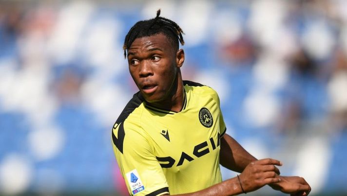 REGGIO NELL'EMILIA, ITALY - SEPTEMBER 11: Destiny Udogie of Udinese Calcio looks on during the Serie A match between US Sassuolo and Udinese Calcio at Mapei Stadium - Citta' del Tricolore on September 11, 2022 in Reggio nell'Emilia, Italy. (Photo by Alessandro Sabattini/Getty Images) Da Beto a Ehizibue e Udogie: il punto in casa Udinese verso la Sampdoria - immagine 1