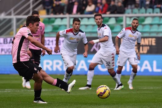  Dybala in gol durante Palermo-Cagliari 5-0 
