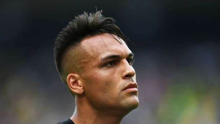 UDINE, ITALY - SEPTEMBER 18: Lautaro Martinez of FC Internazionale looks on following the Serie A match between Udinese Calcio and FC Internazionale at Dacia Arena on September 18, 2022 in Udine, Italy. (Photo by Alessandro Sabattini/Getty Images) Acerbi, Dimarco, Lautaro e la svolta in porta: tutto sulla formazione dell’Inter - immagine 1