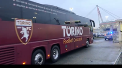 Video – Juventus-Torino, il pullman granata arriva allo stadio