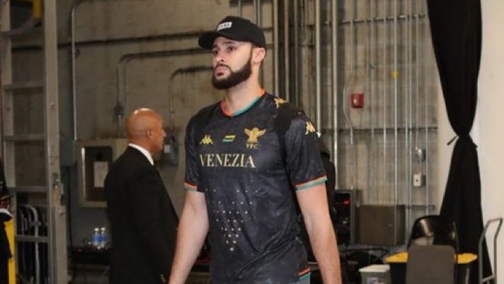 In America amano il calcio italiano: Larry Nance Jr arriva con la maglia del Venezia - immagine 1