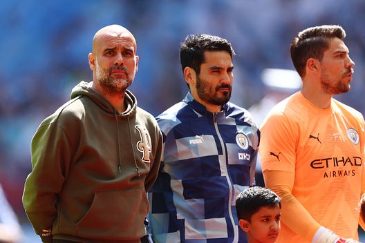 (Photo by Clive Rose/Getty Images) Una felpa? Ma come si è vestito Pep per la finale derby di FA Cup a Wembley?- immagine 2