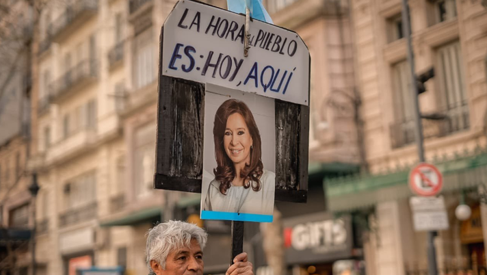 IL FALLITO ATTENTATO FERMA IL CALCIO