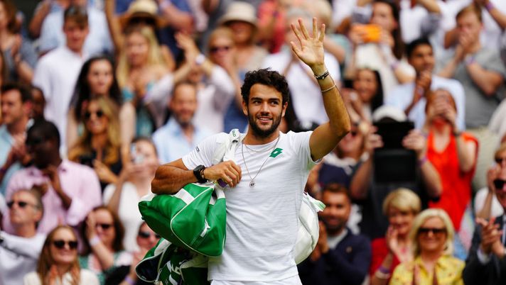 LONDON, ENGLAND - JULY 09: Matteo Berrettini of Italy waves to the crowd as he walks off the court after winning his Men's Singles Semi-Final match against Hubert Hurkacz of Poland during Day Eleven of The Championships - Wimbledon 2021 at All England Lawn Tennis and Croquet Club on July 09, 2021 in London, England. (Photo by Mike Hewitt/Getty Images) LONDON, ENGLAND - JULY 09: Matteo Berrettini of Italy waves to the crowd as he walks off the court after winning his Men's Singles Semi-Final match against Hubert Hurkacz of Poland during Day Eleven of The Championships - Wimbledon 2021 at All England Lawn Tennis and Croquet Club on July 09, 2021 in London, England. (Photo by Mike Hewitt/Getty Images)