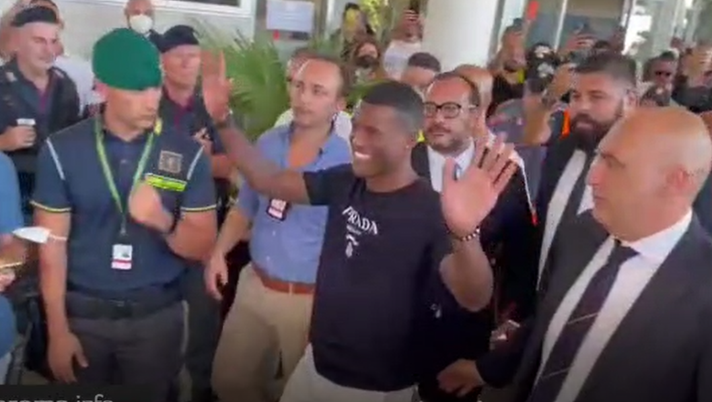 Wijnaldum, l’arrivo trionfale: tutti pazzi per il tulipano di Mou - immagine 1