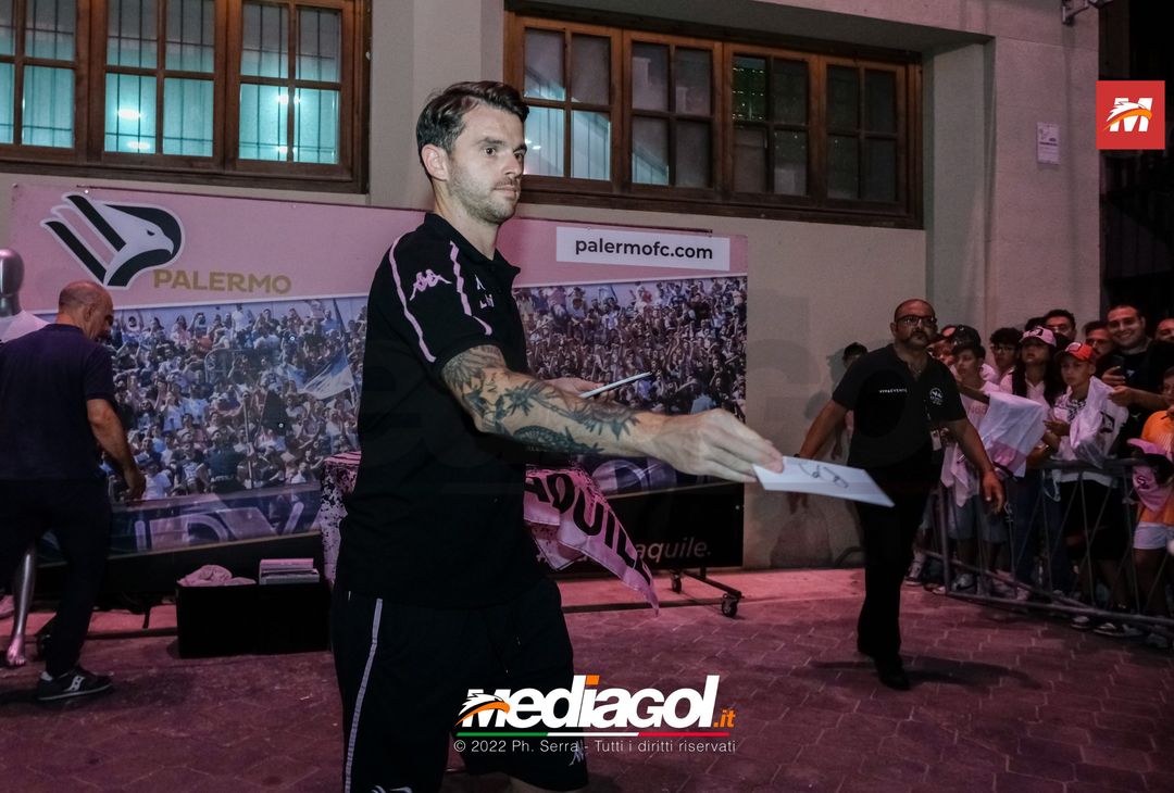 FOTO RITIRO PALERMO, Brunori e l’incontro con i tifosi al Barbera (Gallery) - immagine 62