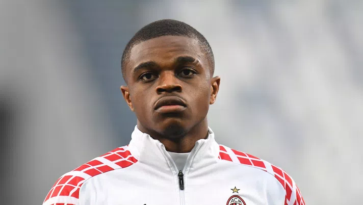 Pierre Kalulu (difensore AC Milan), qui prima di Sassuolo-Milan 1-2 (Serie A 2020-2021) | AC Milan News (Getty Images)