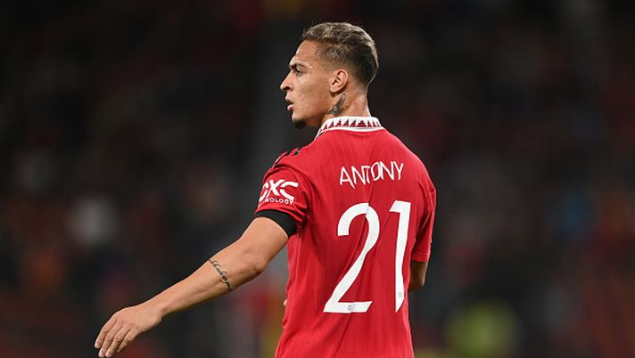 MANCHESTER, ENGLAND - SEPTEMBER 08: Antony of Manchester United in action during the UEFA Europa League group E match between Manchester United and Real Sociedad at Old Trafford on September 08, 2022 in Manchester, England. (Photo by Michael Regan/Getty Images) Senza Maguire e con Antony: occhio City, lo United arriva più forte al derby… - immagine 1