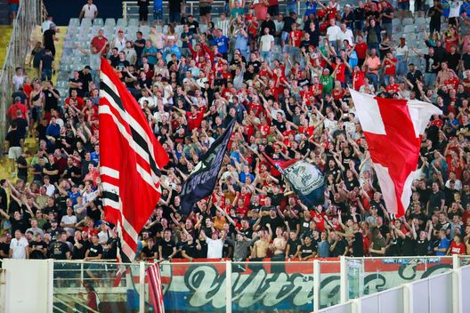 GERMOGLI PH: 18 AGOSTO 2022 FIRENZE STADIO ARTEMIO FRANCHI CONFERENCE LEAUGUE FIORENTINA VS TWENTE NELLA FOTO TIFOSI TWENTE Inferno arancione per la Fiorentina: con il Twente sarà una bolgia- immagine 2