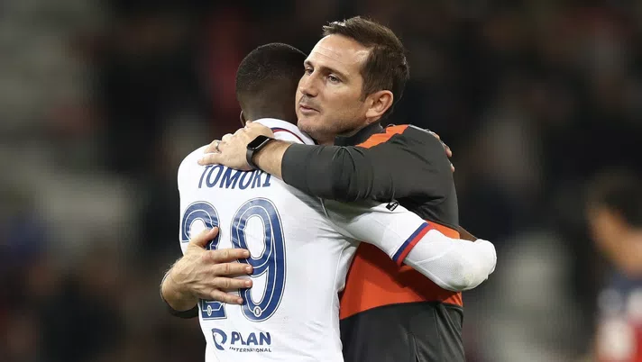 Frank Lampard (allenatore Chelsea) con Fikayo Tomori, difensore dei 'Blues' ed obiettivo di calciomercato del Milan | AC Milan News (Getty Images)