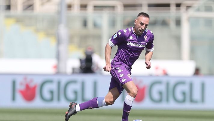 FLORENCE, ITALY - APRIL 25: Franck Ribery of ACF Fiorentina in action during the Serie A match between ACF Fiorentina and Juventus at Stadio Artemio Franchi on April 25, 2021 in Florence, Italy. Sporting stadiums around Italy remain under strict restrictions due to the Coronavirus Pandemic as Government social distancing laws prohibit fans inside venues resulting in games being played behind closed doors. (Photo by Gabriele Maltinti/Getty Images) FLORENCE, ITALY - APRIL 25: Franck Ribery of ACF Fiorentina in action during the Serie A match between ACF Fiorentina and Juventus at Stadio Artemio Franchi on April 25, 2021 in Florence, Italy. Sporting stadiums around Italy remain under strict restrictions due to the Coronavirus Pandemic as Government social distancing laws prohibit fans inside venues resulting in games being played behind closed doors. (Photo by Gabriele Maltinti/Getty Images)