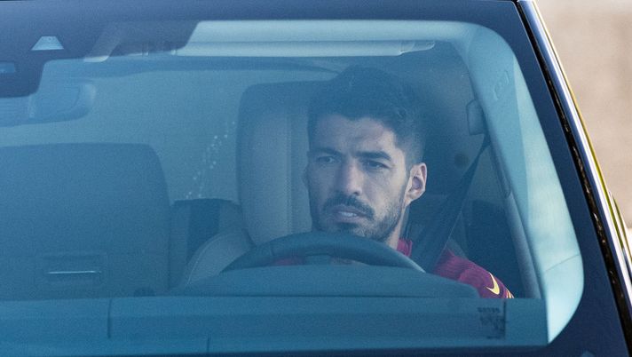 SANT JOAN DESPI, SPAIN - SEPTEMBER 07: Luis Suarez of FC Barcelona arrives at Joan Gamper Ciutat Esportiva for a training session on September 07, 2020 in Sant Joan Despi, in Barcelona, Spain. (Photo by David Ramos/Getty Images) SANT JOAN DESPI, SPAIN - SEPTEMBER 07: Luis Suarez of FC Barcelona arrives at Joan Gamper Ciutat Esportiva for a training session on September 07, 2020 in Sant Joan Despi, in Barcelona, Spain. (Photo by David Ramos/Getty Images)