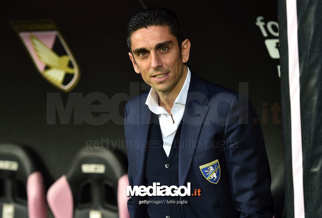  PALERMO, ITALY - MARCH 10:  Head coach Moreno Longo of Frosinone looks on during the serie B match between US Citta di Palermo and Frosinone  at Stadio Renzo Barbera on March 10, 2018 in Palermo, Italy.  (Photo by Tullio M. Puglia/Getty Images) 