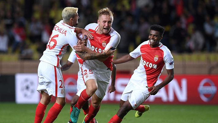 MONACO - SEPTEMBER 27: Kamil Glik (C) of AS Monaco FC celebrates after scoring the equalizer goal with team mates during the UEFA Champions League Group E match between AS Monaco FC and Bayer 04 Leverkusen at Louis II Stadium on September 27, 2016 in Monte Carlo, Monaco. (Photo by Valerio Pennicino/Getty Images) MONACO - SEPTEMBER 27: Kamil Glik (C) of AS Monaco FC celebrates after scoring the equalizer goal with team mates during the UEFA Champions League Group E match between AS Monaco FC and Bayer 04 Leverkusen at Louis II Stadium on September 27, 2016 in Monte Carlo, Monaco. (Photo by Valerio Pennicino/Getty Images)