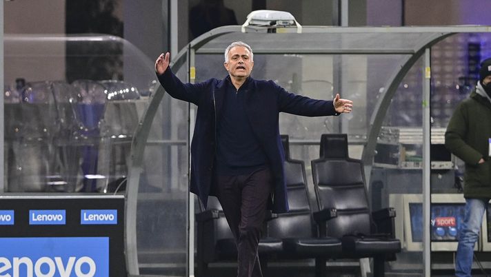 Mourinho: “Arbitro ha cambiato metro dopo 2-0. Mi ha ammonito per il suo CV” - immagine 1