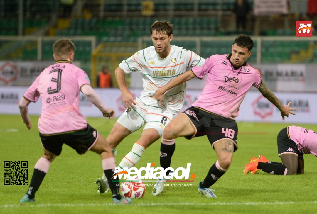 FOTO Palermo-Venezia 0-1, 14ª giornata di Serie B 2022-2023 (Gallery) - immagine 62