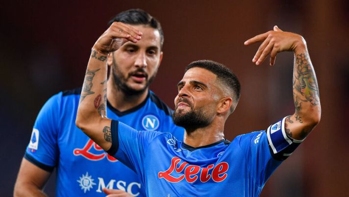 GENOA, ITALY - AUGUST 29: Lorenzo Insigne of Napoli (R) celebrates with his team-mate Fabian Ruiz after the Serie A match between Genoa Cfc and Ssc Napoli at Stadio Luigi Ferraris on August 29, 2021 in Genoa, Italy. (Photo by Getty Images) Gazzetta: “L’Inter c’è per Insigne a parametro zero. Spunta un altro top club” - immagine 1