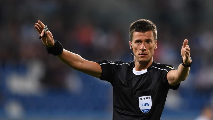 REGGIO NELL'EMILIA, ITALY - SEPTEMBER 05: Referee Benoit Bastien in action during the FIFA 2018 World Cup Qualifier between Italy and Israel at Mapei Stadium - Citta' del Tricolore on September 5, 2017 in Reggio nell'Emilia, Italy. (Photo by Valerio Pennicino/Getty Images) REGGIO NELL'EMILIA, ITALY - SEPTEMBER 05: Referee Benoit Bastien in action during the FIFA 2018 World Cup Qualifier between Italy and Israel at Mapei Stadium - Citta' del Tricolore on September 5, 2017 in Reggio nell'Emilia, Italy. (Photo by Valerio Pennicino/Getty Images)