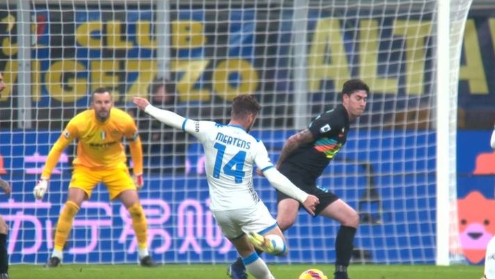 Mertens sale a 137 reti come leader della classifica marcatori azzurri all-time - immagine 1