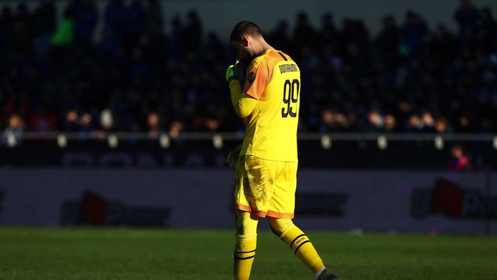 BERGAMO, ITALY - DECEMBER 22: Gianluigi Donnarumma of AC Milan reacts after losing the Serie A match between Atalanta BC and AC Milan at Gewiss Stadium on December 22, 2019 in Bergamo, Italy. (Photo by Marco Luzzani/Getty Images) BERGAMO, ITALY - DECEMBER 22: Gianluigi Donnarumma of AC Milan reacts after losing the Serie A match between Atalanta BC and AC Milan at Gewiss Stadium on December 22, 2019 in Bergamo, Italy. (Photo by Marco Luzzani/Getty Images)