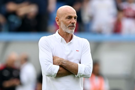 Stefano Pioli (allenatore AC Milan) qui durante Sassuolo-Milan 0-3 (Serie A 2021-2022) | News (Getty Images) Stefano Pioli AC Milan Sassuolo-Milan 0-3 Serie A 2021-2022