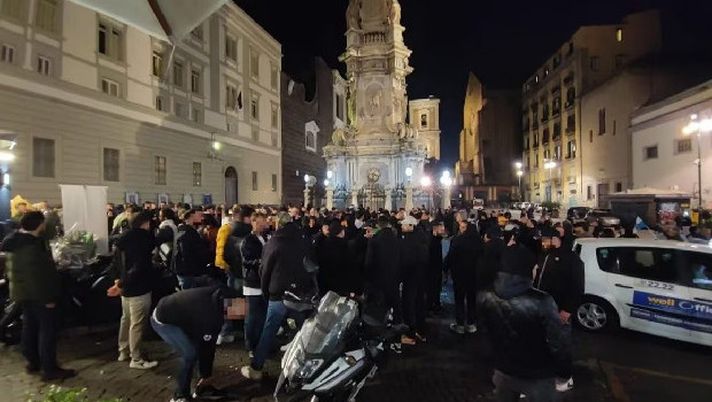 Ultras, promessa mantenuta: aiuti e sostegno reale ai commercianti in Piazza del Gesù Ultras, promessa mantenuta: aiuti e sostegno reale ai commercianti in Piazza del Gesù - immagine 1