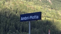 Hockey, il derby ticinese è del Lugano: all’Ambrì Piotta resta una grande coreografia