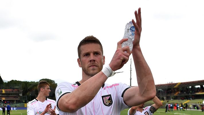 TERNI, ITALY - MAY 05:  Slobodan Rajkovic of US Città di Palermo celebrates the victory after the serie B match between Ternana Calcio and US Citta di Palermo at Stadio Libero Liberati on May 5, 2018 in Terni, Italy.  (Photo by Giuseppe Bellini/Getty Images) 