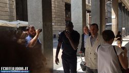 VIDEO FCIN1908 / Inter, l’agente di Agoumé arrivato in sede: le immagini