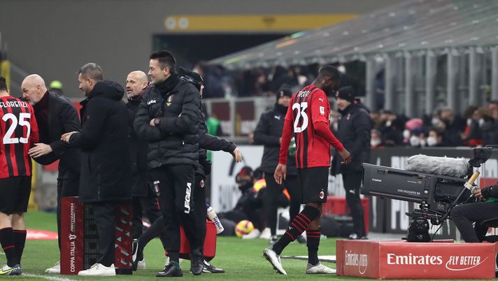 MILAN, ITALY - JANUARY 13: Fikayo Tomori of AC Milan leaves the pitch with an injury during the Coppa Italia match between AC Milan and Genoa CFC at Stadio Giuseppe Meazza on January 13, 2022 in Milan, Italy. (Photo by Marco Luzzani/Getty Images) Tomori come Maignan? Il derby 23 giorni dopo l’operazione… - immagine 1