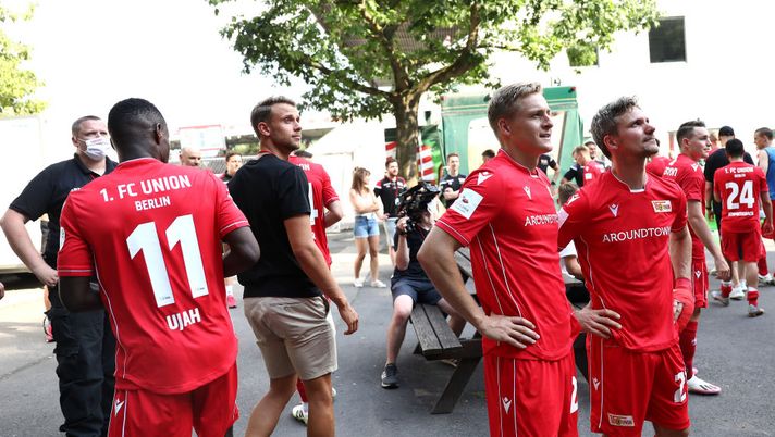 BERLIN, GERMANY - JUNE 27: Felix Kroos, Michael Parensen and Anthony Ujah of Union Berlin celebrate with fans outside the ground after the Bundesliga match between 1. FC Union Berlin and Fortuna Duesseldorf at Stadion An der Alten Foersterei on June 27, 2020 in Berlin, Germany. (Photo by Maja Hitij/Getty Images) BERLIN, GERMANY - JUNE 27: Felix Kroos, Michael Parensen and Anthony Ujah of Union Berlin celebrate with fans outside the ground after the Bundesliga match between 1. FC Union Berlin and Fortuna Duesseldorf at Stadion An der Alten Foersterei on June 27, 2020 in Berlin, Germany. (Photo by Maja Hitij/Getty Images)