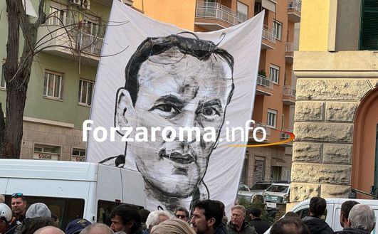 Roma, l’ultimo saluto a Giacomo Losi. La Sud gli rende omaggio: “Capitano per sempre”- immagine 2