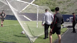 VIDEO / Show di Frank de Boer in allenamento: super gol da dietro la porta