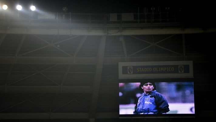 TURIN, ITALY - NOVEMBER 30: The big screen shows a tribute in memory of Diego Maradona ahead of the Serie A match between Torino FC and UC Sampdoria at Stadio Olimpico di Torino on November 30, 2020 in Turin, Italy. Sporting stadiums around Italy remain under strict restrictions due to the Coronavirus Pandemic as Government social distancing laws prohibit fans inside venues resulting in games being played behind closed doors. (Photo by Valerio Pennicino/Getty Images) TURIN, ITALY - NOVEMBER 30: The big screen shows a tribute in memory of Diego Maradona ahead of the Serie A match between Torino FC and UC Sampdoria at Stadio Olimpico di Torino on November 30, 2020 in Turin, Italy. Sporting stadiums around Italy remain under strict restrictions due to the Coronavirus Pandemic as Government social distancing laws prohibit fans inside venues resulting in games being played behind closed doors. (Photo by Valerio Pennicino/Getty Images)