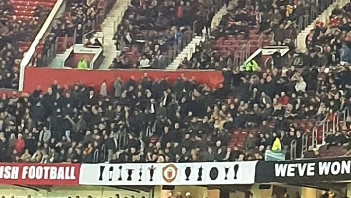 Penuria di biglietti, troppe limitazioni: spazi vuoti a Old Trafford per il derby di Manchester all'andata delle semifinali di Carabao Cup Penuria di biglietti, troppe limitazioni: spazi vuoti a Old Trafford per il derby di Manchester all'andata delle semifinali di Carabao Cup