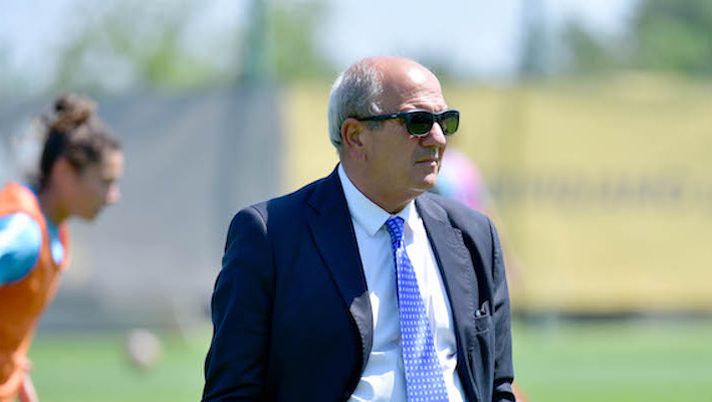 ROME, ITALY - MAY 07: Manager of SS Lazio Angelo Fabiani prior the women Serie B match between Lazio Women and Napoli Femminile at the Formello sport centre on May 07, 2023 in Rome, Italy. (Photo by Marco Rosi - SS Lazio/Getty Images) Ds Lazio: “Bonucci e Guendouzi? Rispondo così! Retroscena Berardi e Zielinski” - immagine 1
