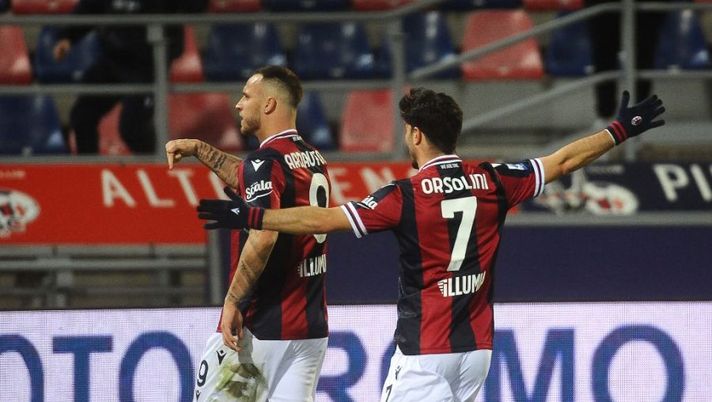 BOLOGNA, ITALY - FEBRUARY 21: Marko Arnautovic of Bologna FC celebrates aftet scoring his team's and second personal goal during the Serie A match between Bologna FC and Spezia Calcio at Stadio Renato Dall'Ara on February 21, 2022 in Bologna, Italy. (Photo by Mario Carlini / Iguana Press/Getty Images) Ds Bologna: “Voglio tenere Theate, ci piace Ilicic! Arnautovic e Orsolini via? La verità” - immagine 1