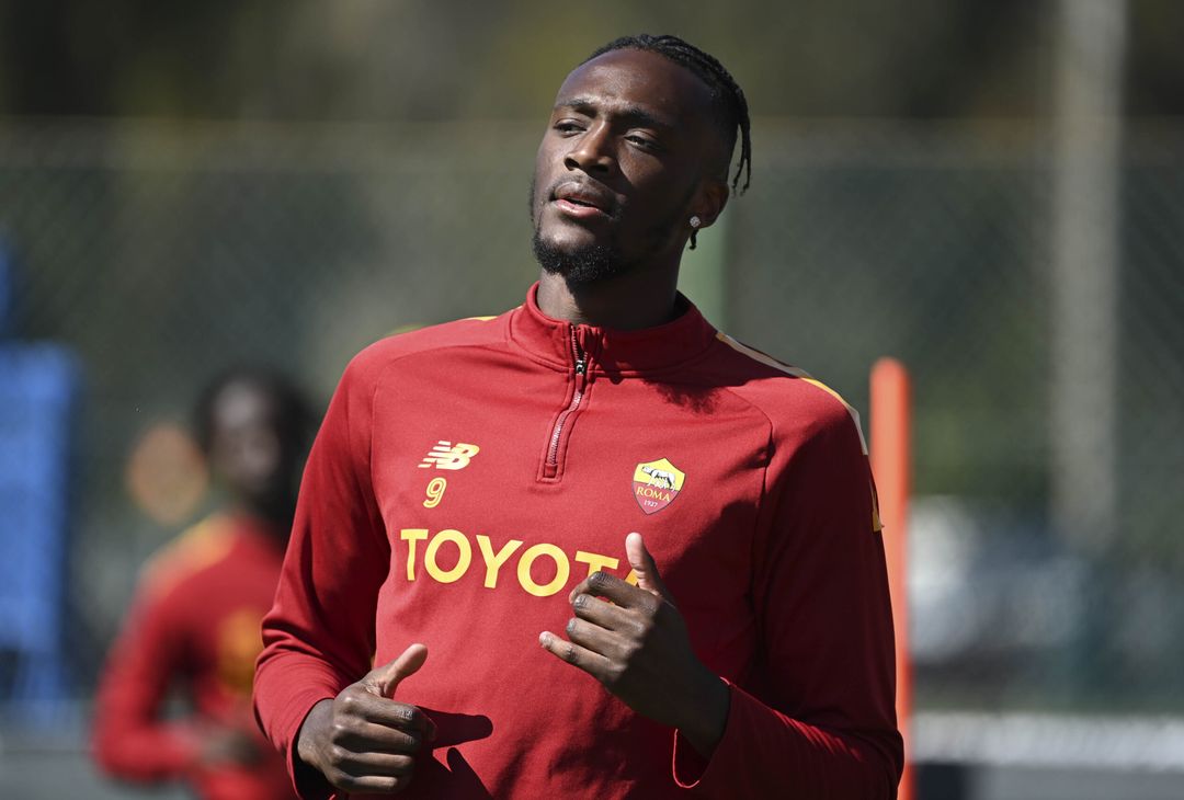 La Roma corre in vista del Torino sotto gli occhi di Pinto e Mourinho – FOTO GALLERY - immagine 8