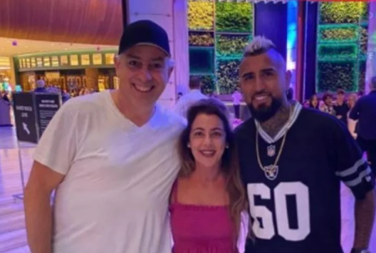 Vidal con il suo agente Felicevich a Miami Vidal: “Mi piacerebbe andare al Boca Juniors, tutto dipende dal mio agente…”- immagine 2