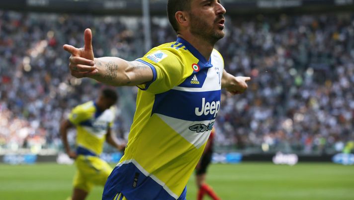 TURIN, ITALY - MAY 01: Leonardo Bonucci of Juventus celebrates after scoring their team's second goal during the Serie A match between Juventus and Venezia FC at Allianz Stadium on May 01, 2022 in Turin, Italy. (Photo by Jonathan Moscrop/Getty Images) Bonucci: “Voglio essere un riferimento per la Juve, cosa ho detto a Miretti prima della partita” - immagine 1